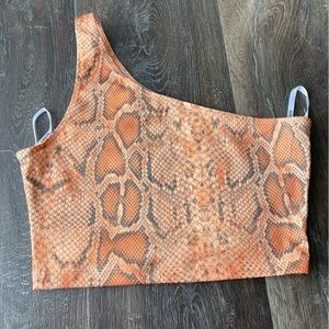 One shoulder snake print crop top